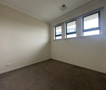 Beautiful Near-New Townhouse in the Heart of Semaphore! - Photo 3