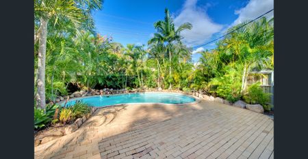 Lowset Home with Swimming Pool + Water Included - Photo 3