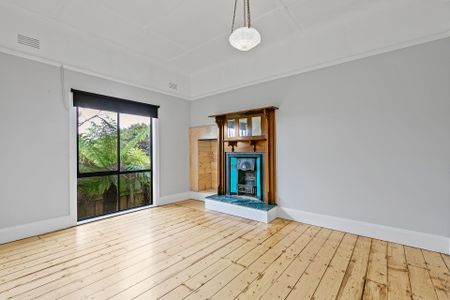 Charm & Character! - Photo 2