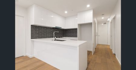 Bright & Spacious Two Bedroom Apartment - Photo 3
