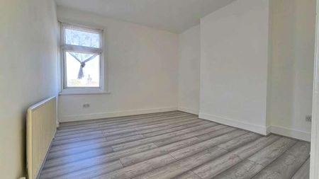 Grangewood Street, East Ham, E6 - Photo 3