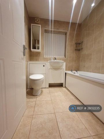 2 bedroom semi-detached house to rent - Photo 3