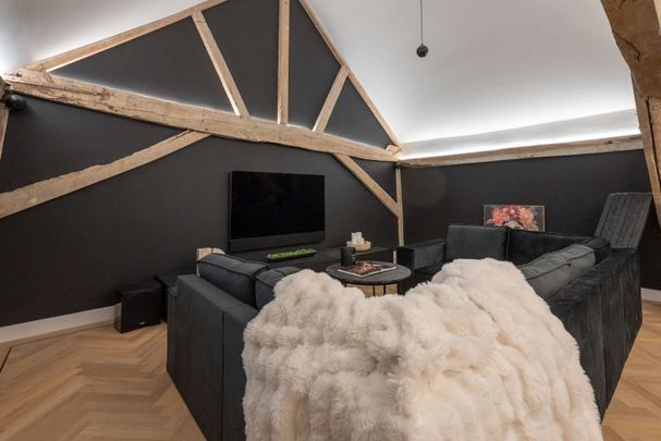 A high specification four-bedroom Barn conversion with additional one bedroom apartment. - Photo 1