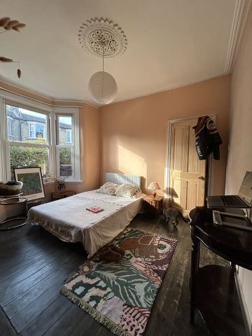 3 Bed Detached House, London, E17 - Photo 3