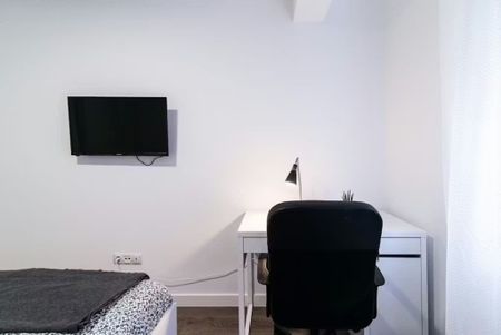 Calle de Aguilón, Madrid, Community of Madrid 28045 - Foto 2