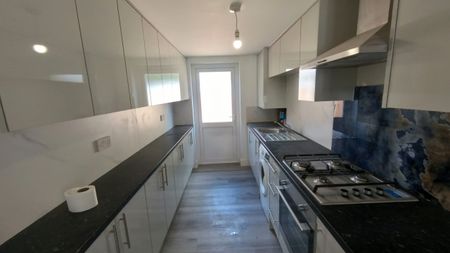 Scotts Road, Southall, UB2 5DE - Photo 4