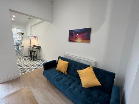 1 bedroom in a house share to rent - Photo 2