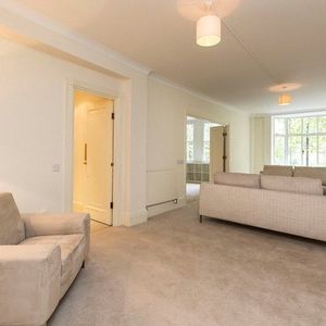 5 bedroom conversion flat with 1 reception and 5 bathrooms in St Johns Wood, NW8 - Photo 2