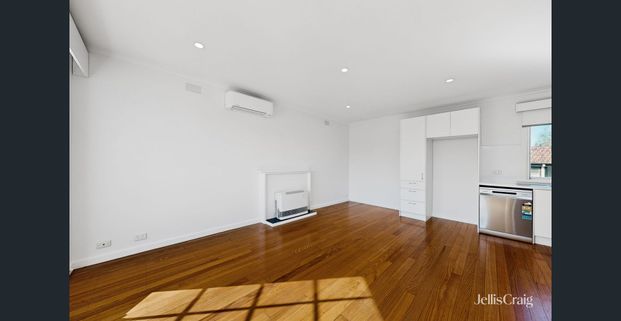 Freshly Renovated Three-Bedroom Apartment in Prime Hawthorn East Location - Photo 1