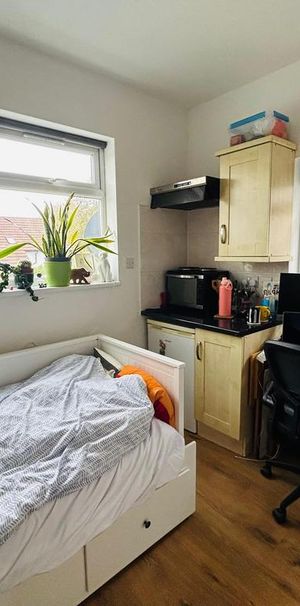 Studio to rent - Photo 1