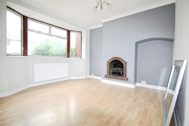 3 bedroom end of terrace house to rent - Photo 1