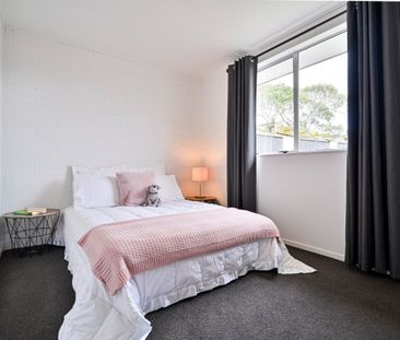 Tidy Family Home in Walton Way - Photo 3