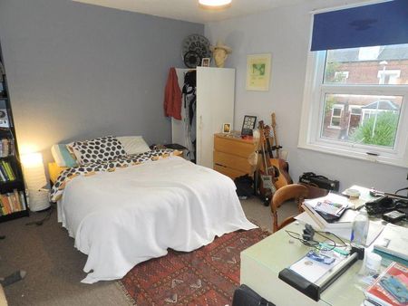 4 bedroom terraced house to rent - Photo 3