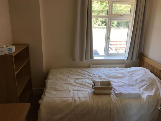 3 bedroom semi-detached house to rent - Photo 1