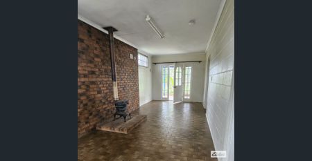 Neat and Tidy 2 bedroom home with rumpus - Photo 2