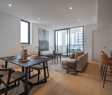 Immaculate North West Corner 2 Bedroom Apartment - Photo 3