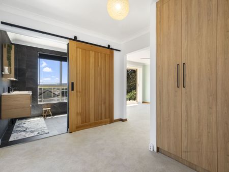 Freshly Renovated Four Bedroom Home With Study And Solar - Photo 3