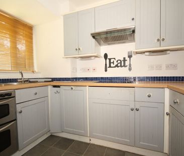 Knaphill, Woking - Photo 2