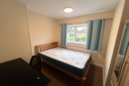 5 bedroom semi-detached house to rent - Photo 4