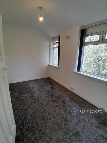 3 bedroom terraced house to rent - Photo 3