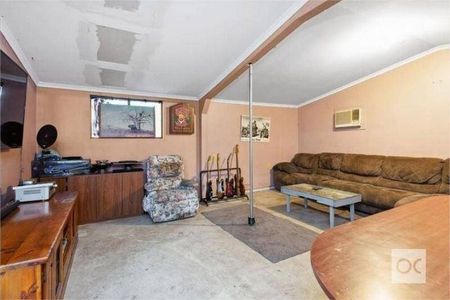 Large Four Bedroom Family Home. - Photo 4