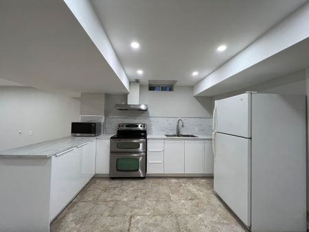 For Lease - 86 Verdi Road, Richmond Hill, Ontario - Photo 3