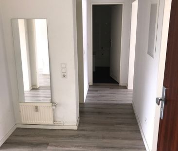 Ansprechende DG Wohnung 3 Zimmer mit Balkon - Photo 1