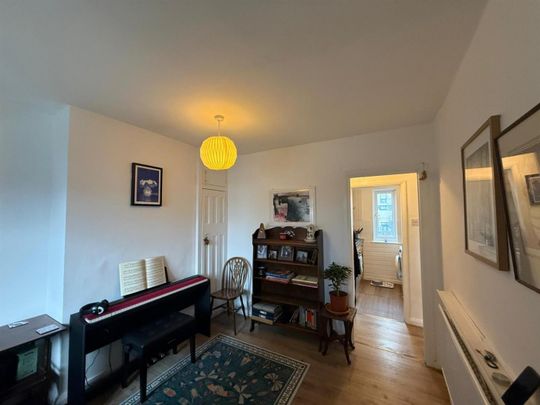 1 Bedroom Flat - Purpose Built To Let - Photo 1