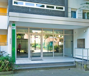 Demnächst frei! 2-Zimmer-Wohnung in Düsseldorf Garath wird saniert ! - Photo 1