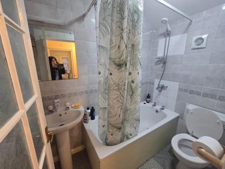 2 bedroom maisonette to rent - Photo 4