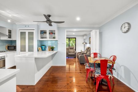 Spacious 4-Bedroom Family Home with Modern Comforts - Photo 4