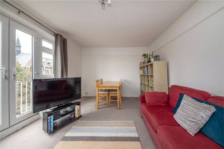 3 bedroom flat to rent - Photo 3