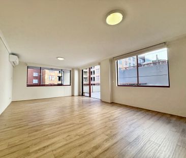 Spacious 2 Bedroom with Large Terrace & Parking - Photo 4