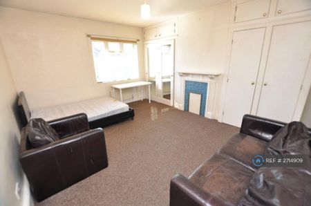 5 bedroom detached house to rent - Photo 4