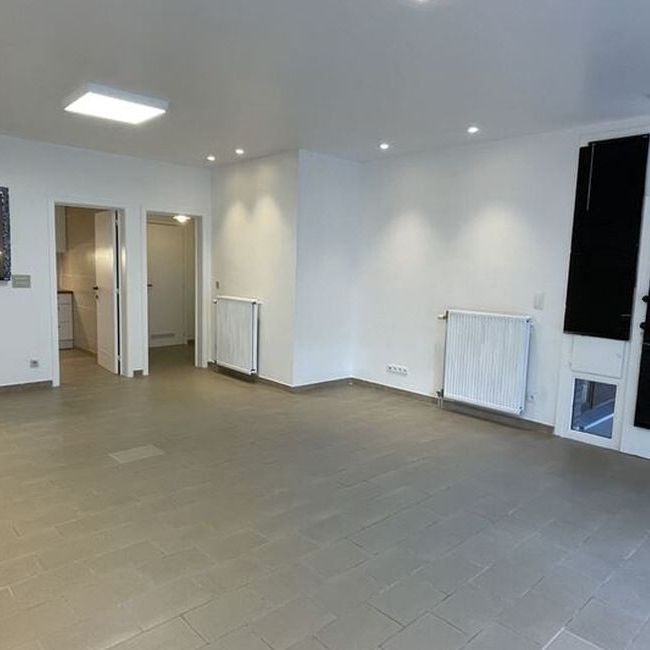 Appartement te huur in Kortrijk voor € 700 met 1 slaapkamer - Photo 1