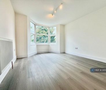 3 bedroom flat to rent - Photo 3