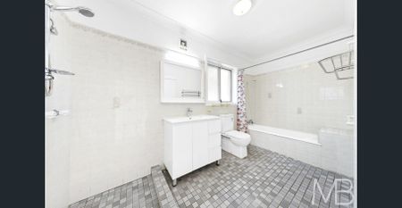 FAMILY HOME WITH FLEXIBLE LAYOUT - Photo 5