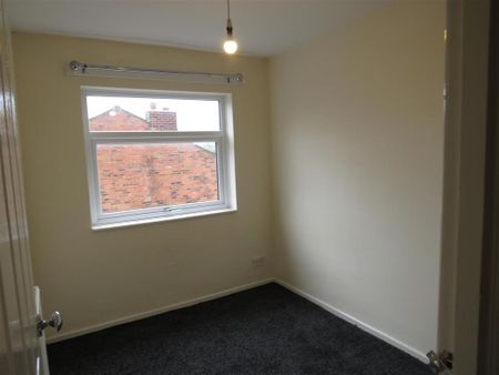 3 bedroom end of terrace house to rent - Photo 4