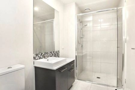 Perfectly Positioned in University Hill! - Photo 3