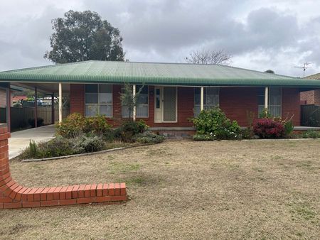 36 Glengarvin Dr, TAMWORTH NSW 2340 - Photo 3