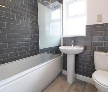 3 bedroom semi-detached house to rent - Photo 6