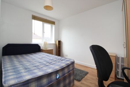 5 bedroom Semi-detached house to rent - Photo 4