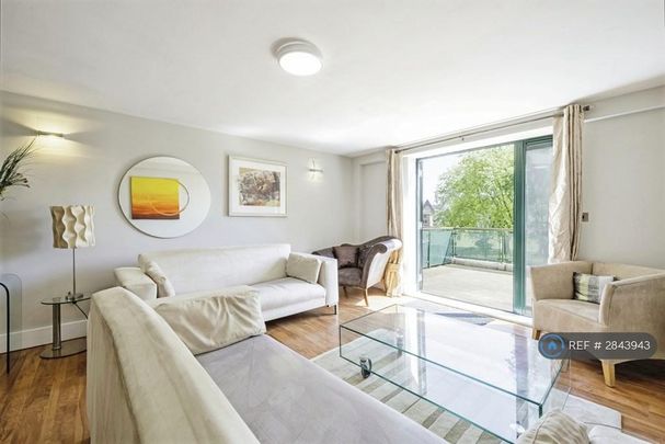 2 bedroom flat to rent - Photo 1