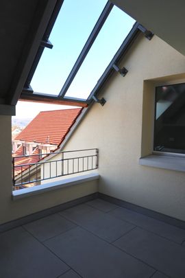 Neuwertige Maisonette Dachwohnung im Dorfkern - Photo 1