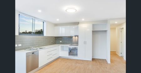 3RD FLOOR APARTMENT WITH PRIVATE NORTH-FACING BALCONY - Photo 3