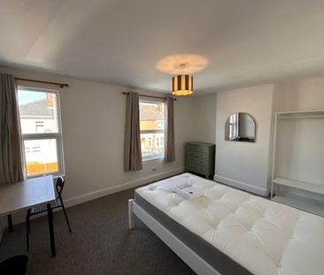 4 bedroom house - Photo 1