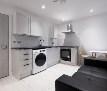 2 bedroom flat to rent - Photo 4