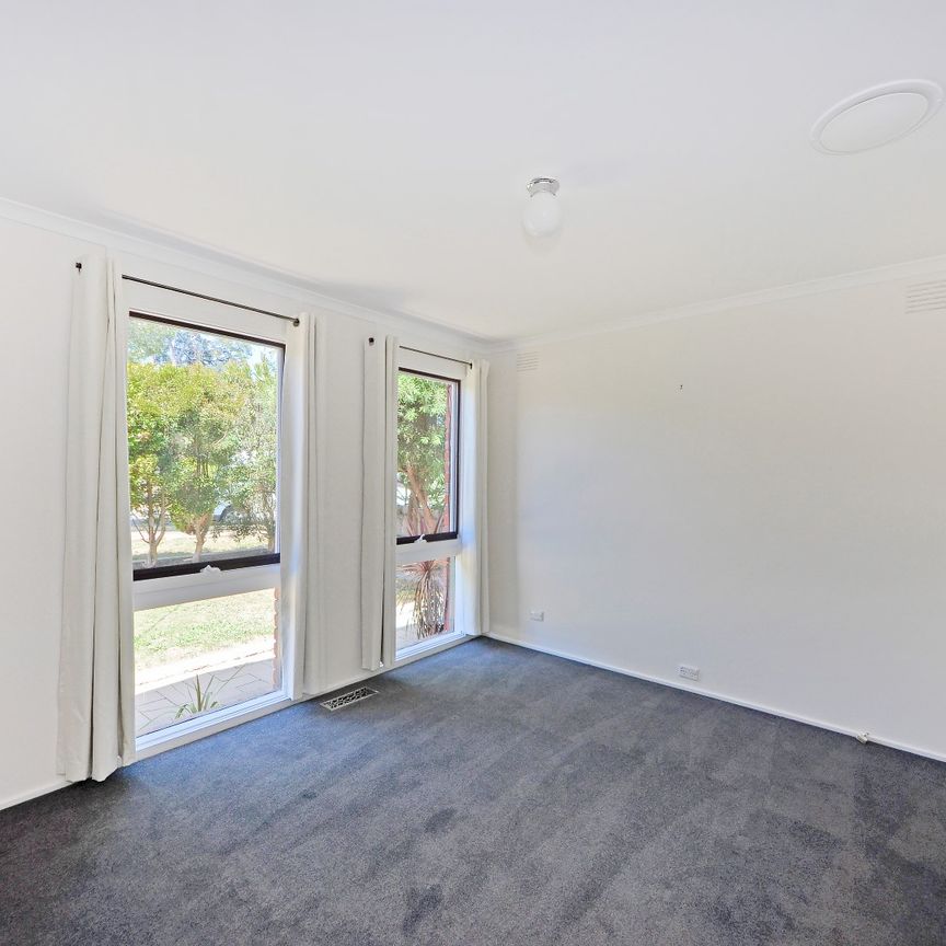 Five Bedroom House in Prime Wheelers Hill Location - Photo 1