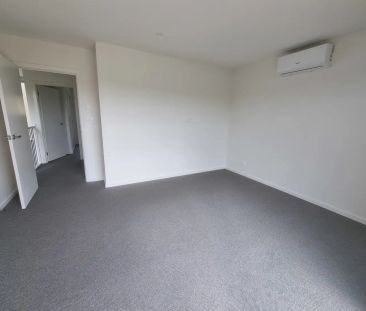 “Brand New Modern Townhouse in Prime Location” - Photo 6