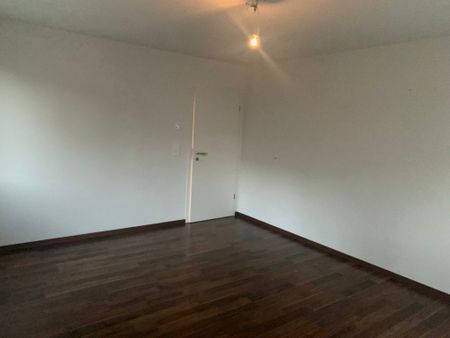 À louer Magnifique appartement-terrasse de 4.5 pièces avec vue panoramique, Chez-le-Bart (NE) - Photo 4